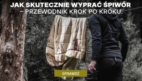 Jak prać śpiwór? Przewodnik krok po kroku. Śpiwór schnie na sznurku, a obok stoi osoba w czarnej bluzie.